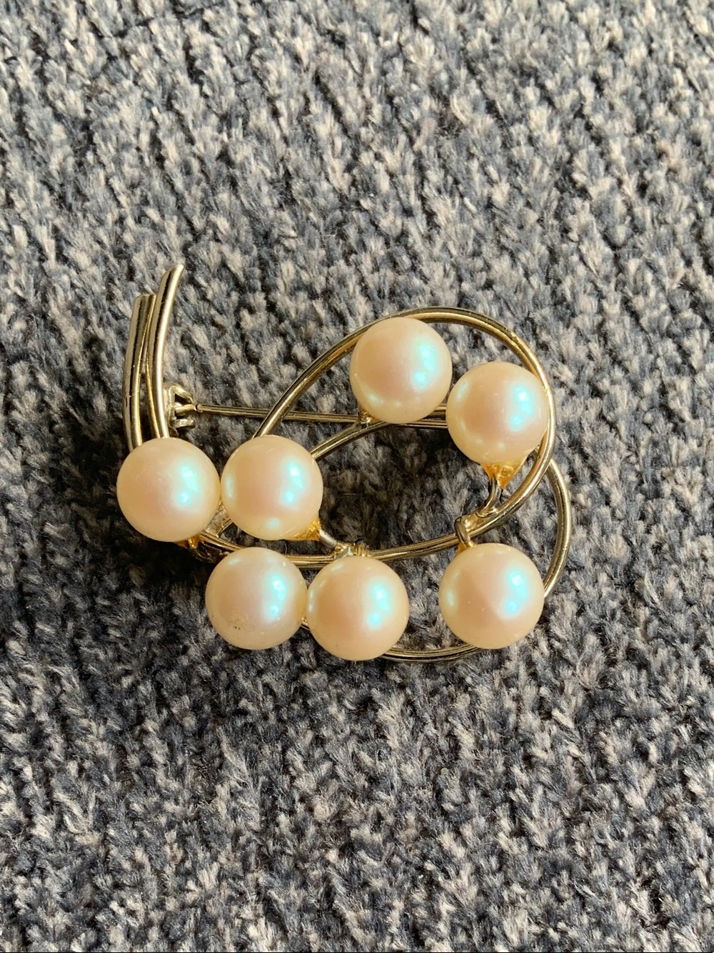 Faux Pearl Cluster Gold-Tone Brooch - Elegant Cream Pearls